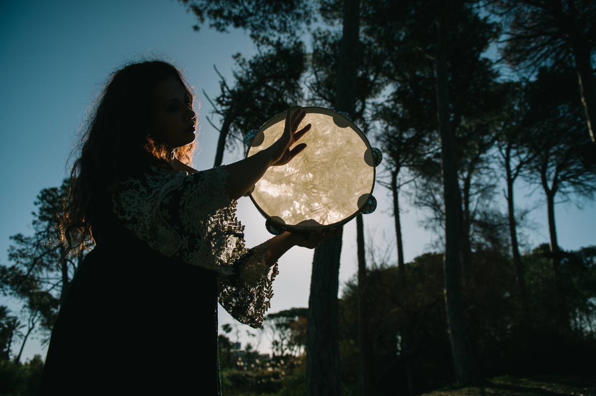 Alice, portrait of a dancer in sicily