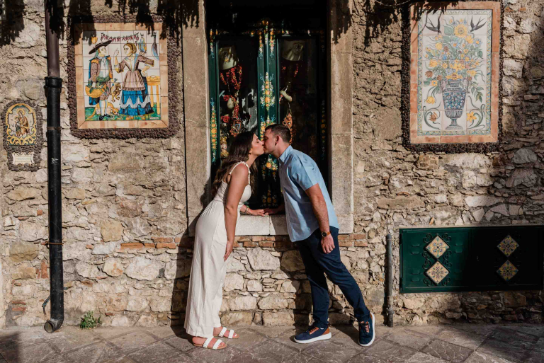 Proposal in Taormina, Fly on the Wall